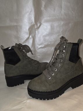 Women's Olive Green Lace-Up Platform Ankle Boots